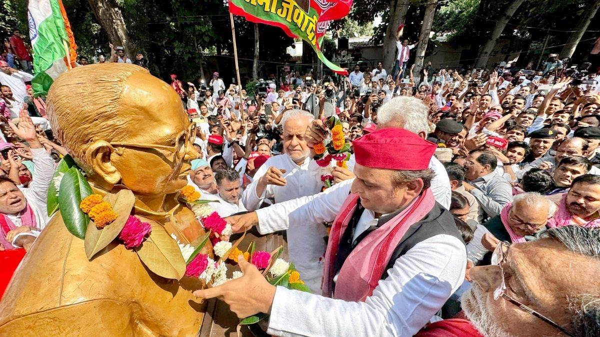 akhilesh yadav garlanding jayaprakash narayan know 10 big things of day high voltage drama continued in lucknow