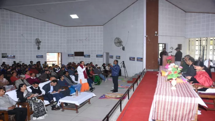 लड़के और लड़की की उम्र 18 और 21 वर्ष से अधिक करने पर अपने सुझाव दिए।