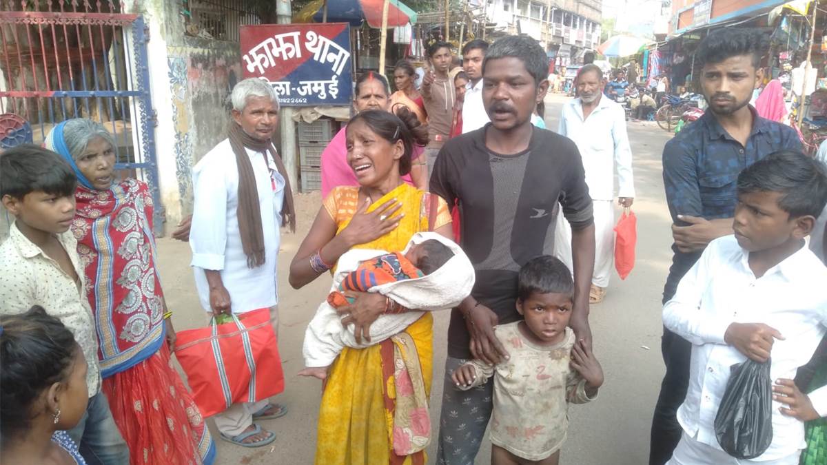 जमुई : पिता ने कर्ज वापस नहीं किया तो ठेकेदार पुत्र को बनाया बंधक, फ‍िर बेटी का करना पड़ा सौदा - Jamui:If the father did not return the loan, the contractor's son