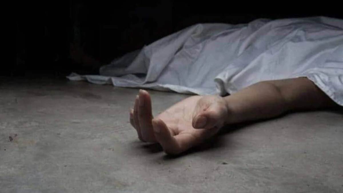 woman murder in lakhimpur and dead body found in her own house