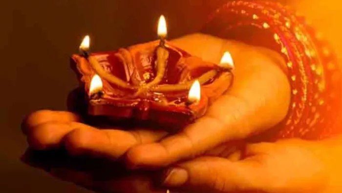 नेपाल में पांच दिनों तक मनाई जाती है दिवाली, होती है कौआ और कुकुर की पूजा