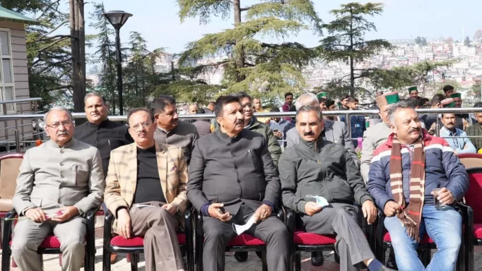 मुख्यमंत्री सुखविंदर सिंह सुक्खू दिल्ली एम्स अस्पताल से वापिस लौटने के बाद मंत्रिमंडल के सहयोगियों के साथ