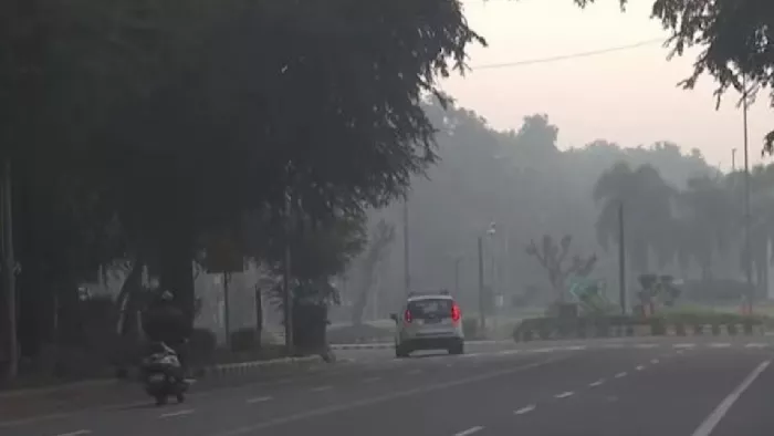 Delhi AQI Today: वर्षा से औंधे मुंह गिरा प्रदूषण, 224 पर आया AQI