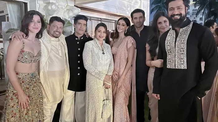माधुरी दीक्षित ने दिवाली पार्टी की फोटोज कीं शेयर। (फोटो क्रेडिट- इंस्टाग्राम)