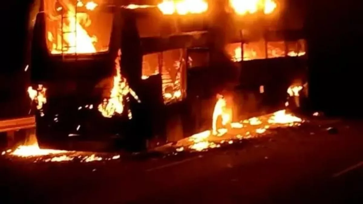 Odisha News: पश्चिम बंगाल से ओडिशा की ओर आ रही बस में लगी आग, 36 यात्री झुलसे; अस्पताल में हुए भर्ती