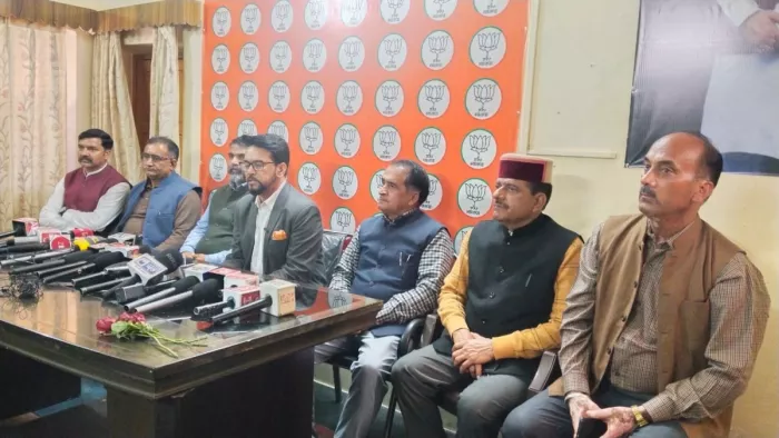 अनुराग ठाकुर ने राजनीतिक दलों पर साधा निशाना
