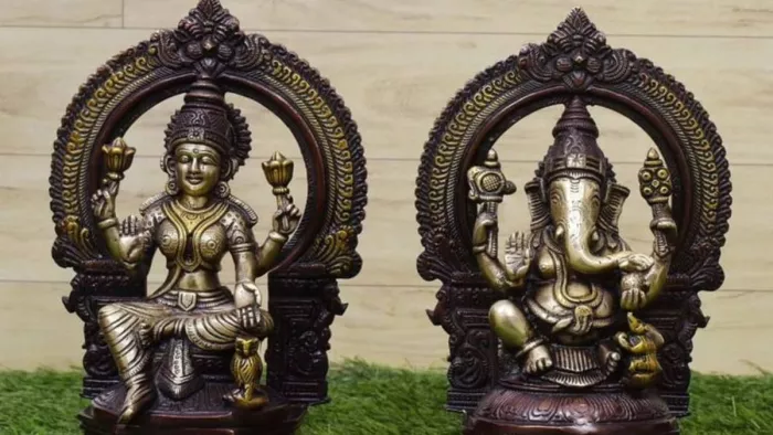 किचन में मौजूद कुछ चीजों से चमक जाएंगी तांबे की मूर्तियां