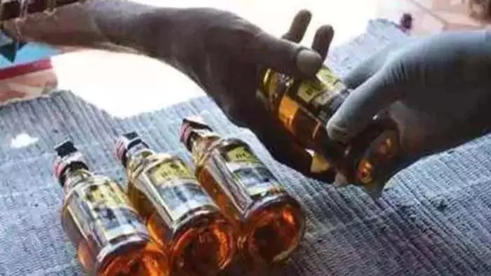 जहरीली शराब प्रकरण में ठेके के मालिक सहित तीन और गिरफ्तार (फाइल फोटो)