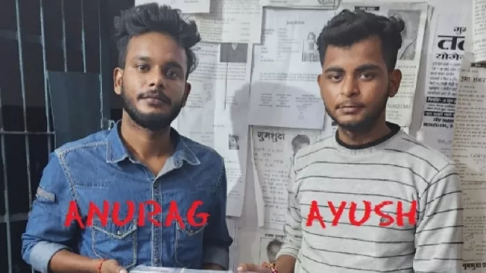 एसटीएफ की गिरफ्त में नकली नोट की छपाई व सप्लाई करने के आरोपित अनुराग सिंह और आयुष बाजपेयी । एसटीएफ