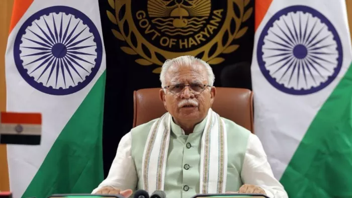CM मनोहर लाल ने कर्मचारियों और सुरक्षाकर्मियों के साथ मनाई दिवाली (फाइल फोटो)।