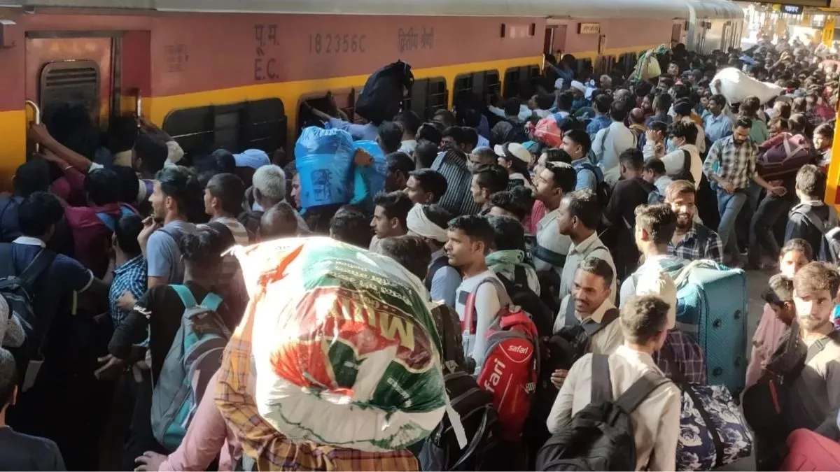 छठ महापर्व को लेकर यात्रियों की बढ़ गई इतनी भीड़ कि रेलवे की तैयारी… - Due to the festival of Chhath, the crowd of passengers has increased so much that the Railways is preparing…