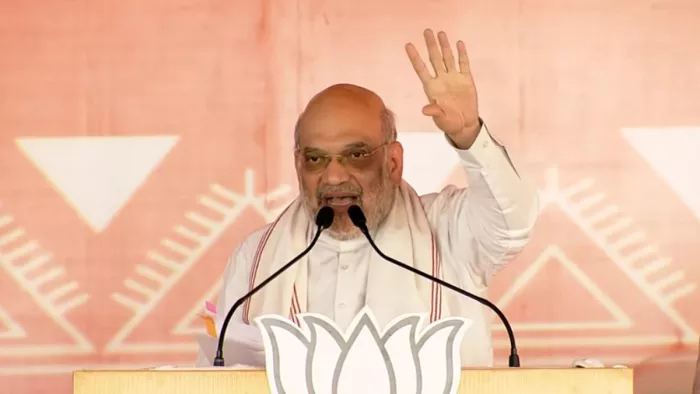 सरायकेला में जनसभा को संबोधित करते हुए केंद्रीय गृह मंत्री अमित शाह। फोटो- बीजेपी एक्स