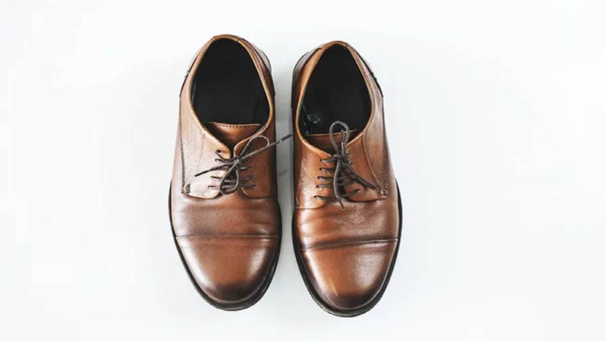 https://www.jagranimages.com/images/newimg/11112024/11_11_2024-cover-image-wedding_shoe_23829527.jpg