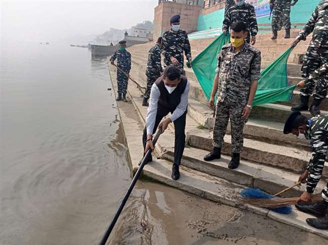 clean ganga campaign crpf launchs cleanliness drive along ganga in varanasi