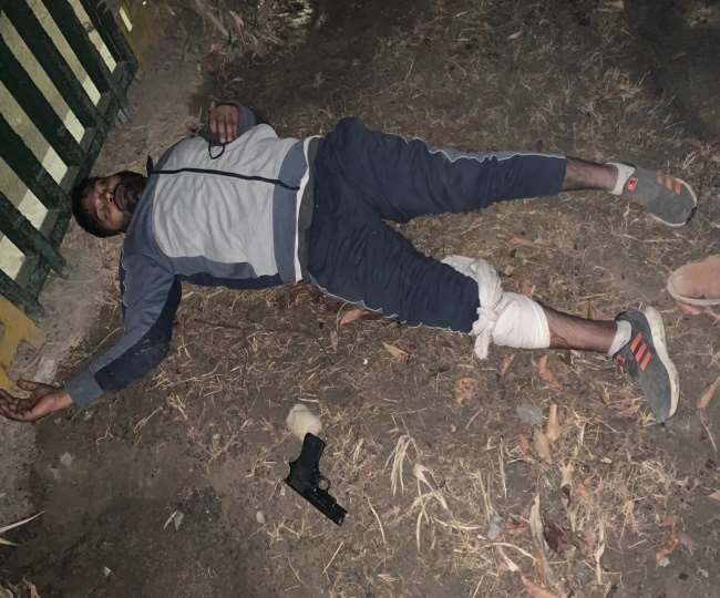 गोली लगने से घायल बदमाशों को पुलिस ने दौड़ाकर दबोच लिया