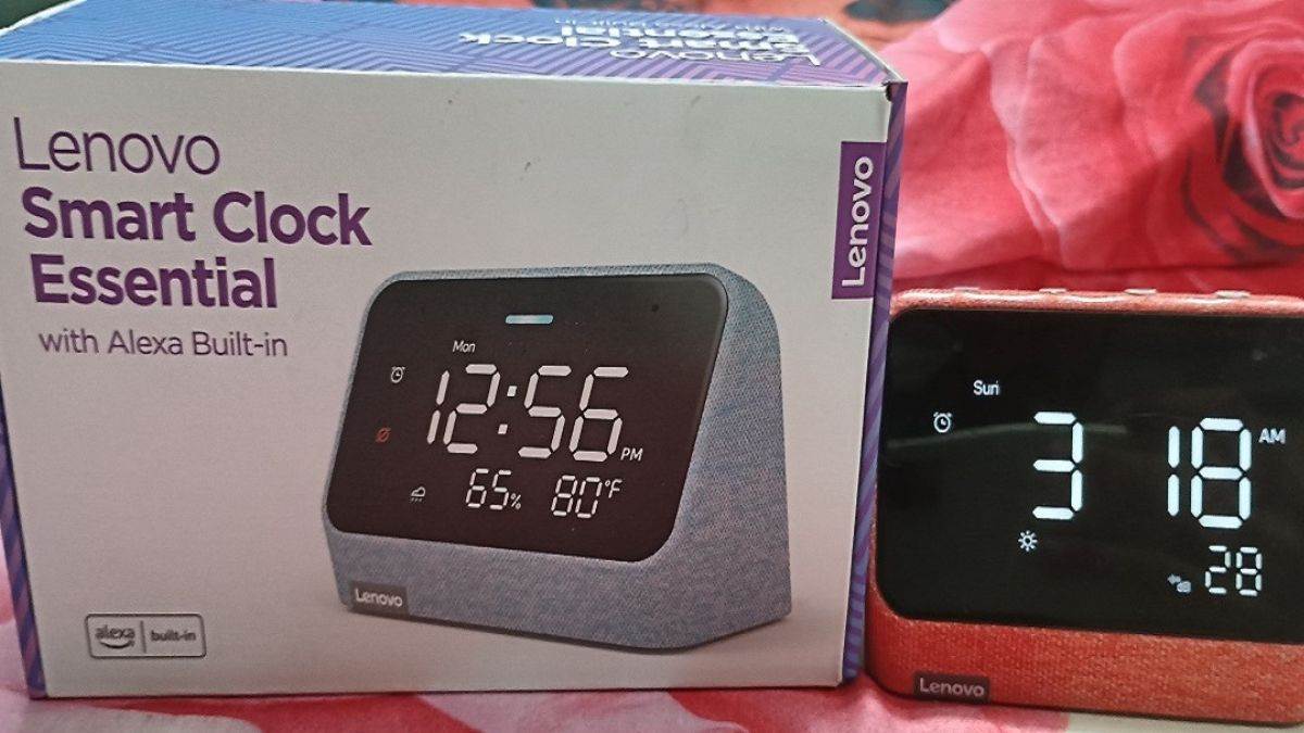 Lenovo Smart Clock Essential Alexa Review कितनी स्मार्ट है लेनोवो की