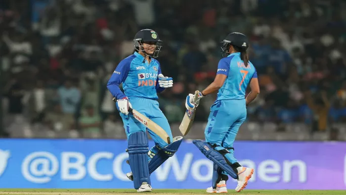 IND W vs AUS W: स्मृति मंधाना और हरमनप्रीत कौर (फोटो क्रेडिट ट्विटर)