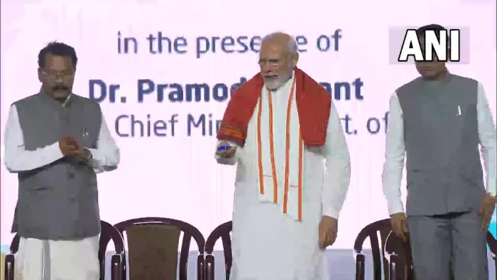 PM Modi ने गोवा में मोपा अंतरराष्ट्रीय हवाई अड्डे का किया उद्घाटन। फोटो- एएनआइ।