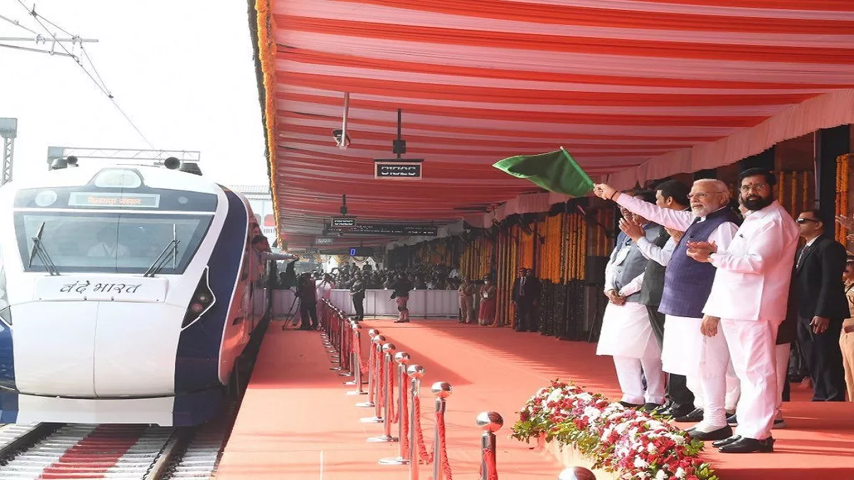 पीएम मोदी ने छठी वंदे भारत ट्रेन को दिखाई हरी झंडी, महज इतने घंटों में तय होगी नागपुर से बिलासपुर की दूरी