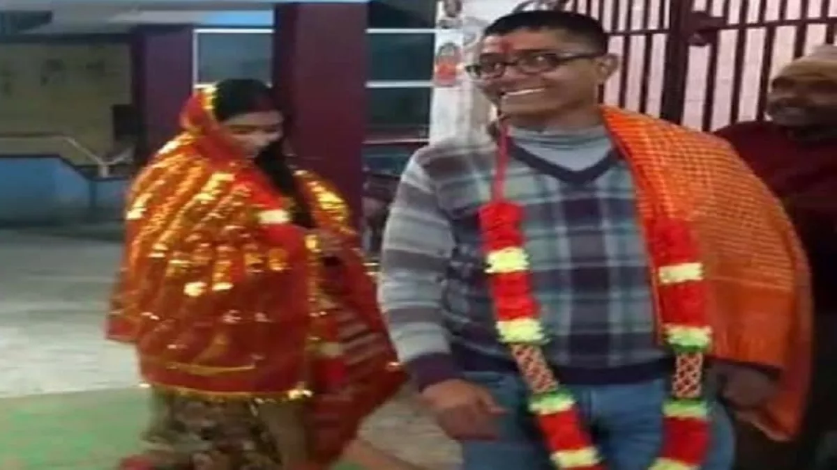 Bihar News: बिहार के समस्तीपुर में 50 साल के टीचर ने 20 साल की स्टूडेंट से  रचाई शादी - A 50 year old teacher married a 20 year old student in Bihar  Samastipur