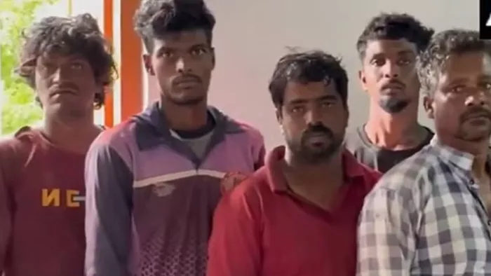 Sri Lanka detained Indian fishermen श्रीलंकाई नौसेना ने भारतीय मछुआरे पकड़े।