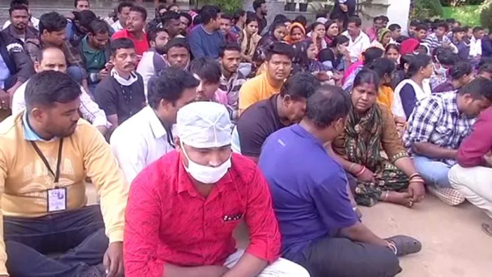 भुनवेश्वर AIIMS में धरने पर क्यों बैठे सफाई कर्मचारी, एक साथ सभी 700 लोगों ने काम किया बंद