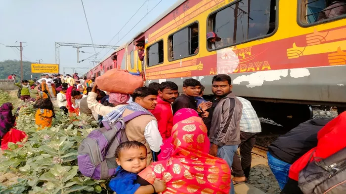 इंटरसिटी एक्सप्रेस की चपेट में आने से एक की मौत