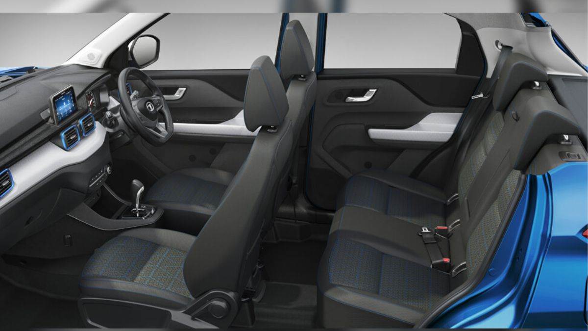 https://www.jagranimages.com/images/newimg/11122023/11_12_2023-tata_punch_interior_23601816.jpg