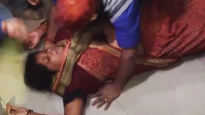बेटे की मौत के बाद मां का रो- रोकर बुरा हाल है (फोटो: पीटीआई)