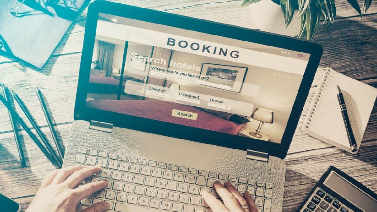 https://www.jagranimages.com/images/newimg/11122024/11_12_2024-online_hotel_booking_23846434.jpg