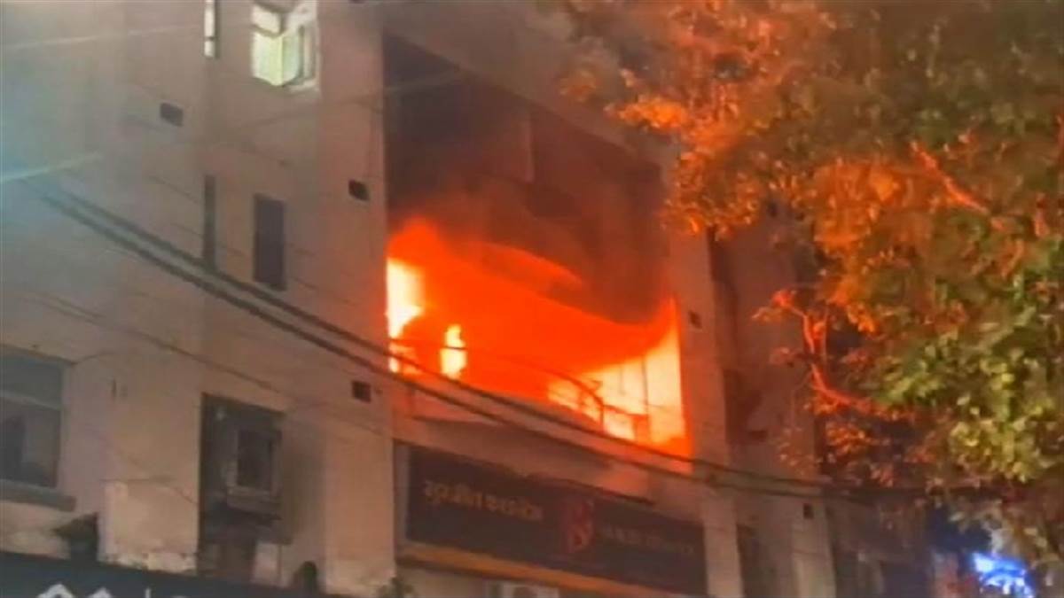 fire breaks out at a beauty parlor in varanasis sigra area trapping people inside