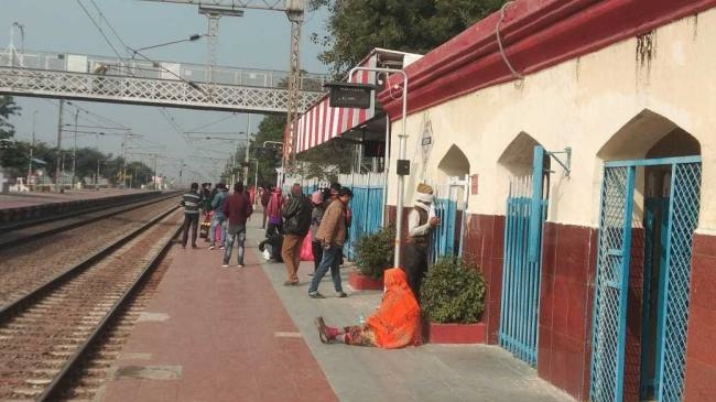 entry will not be available at railway station without mask
