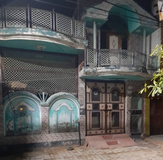 धारदार हथियार से गला रेतकर पत्नी की हत्या