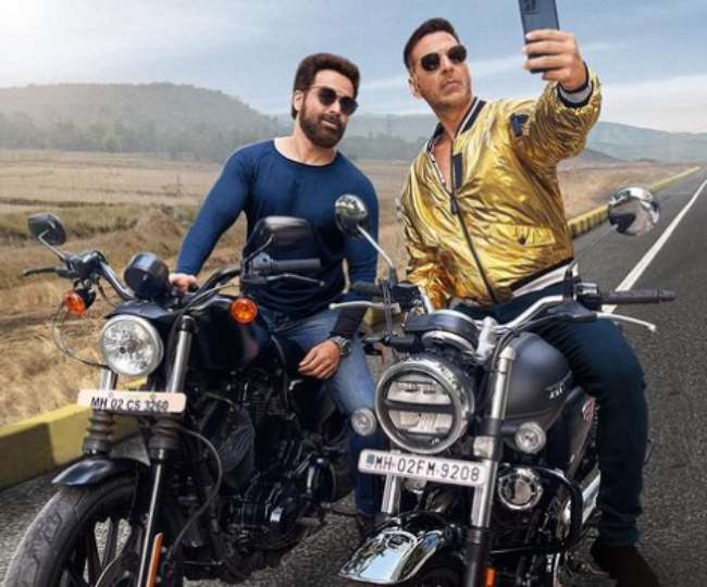 Akshay Kumar Kickstarts His Film Selfiee With Emraan Hashmi. Photo- Twitter