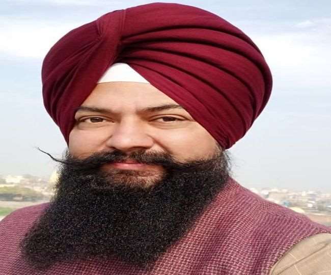 फगवाड़ा में आयोजित बैठक के दौरान उपस्थित जसवीर सिंह गढ़ी व अन्य।