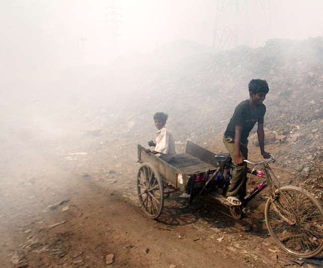 सर्दियों में काफी समय तक हवा न चलने से ये स्मॉग काफी समय तक बना रहता है