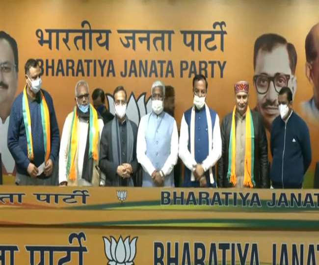 सपा और कांग्रेस के कई नेता भाजपा में शामिल।