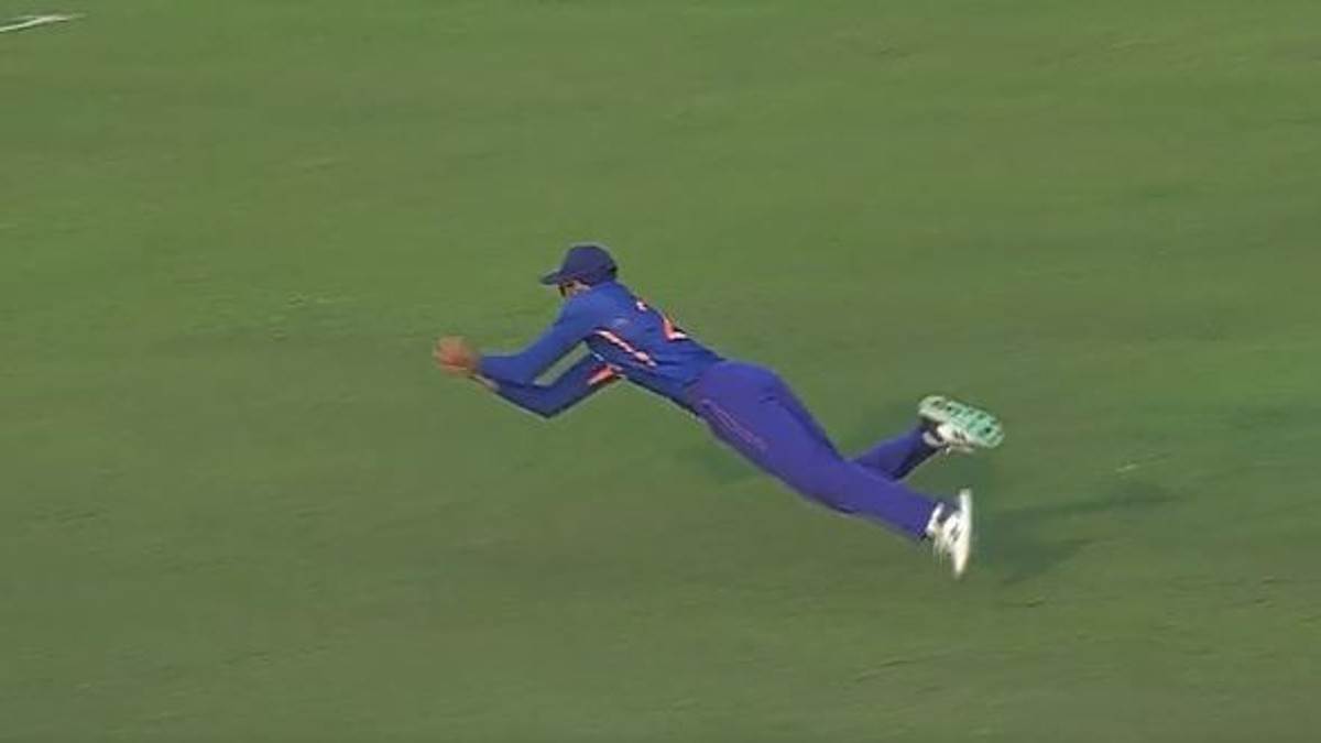 https://www.jagranimages.com/images/newimg/12012023/12_01_2023-axar_patel_23293007.jpg