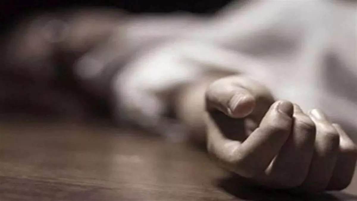 कर्नाटक के दक्षिण कन्नड़ जिले में लावारिस हालत में मिला बजरंग दल के कार्यकर्ता का शव।