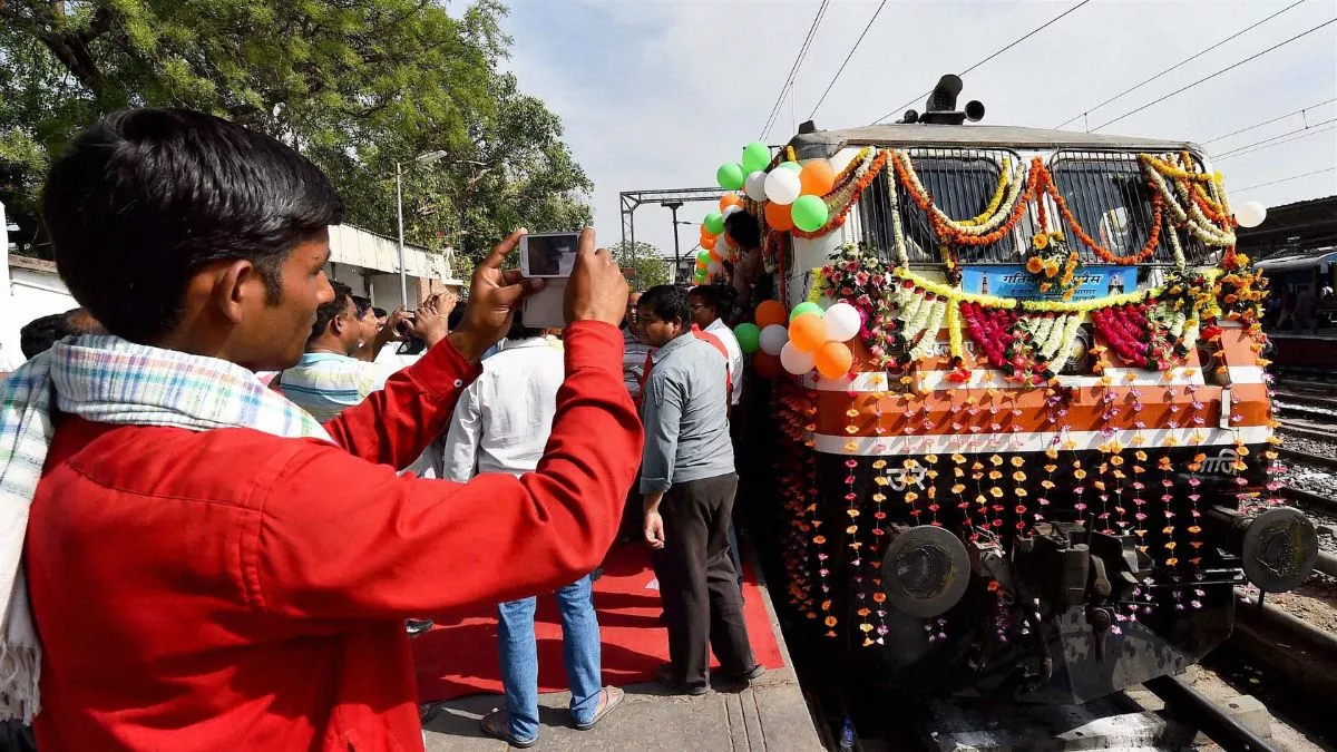 Gatimaan Express: मेट्रो की तरह खुलेंगे गतिमान एक्सप्रेस के दरवाजे