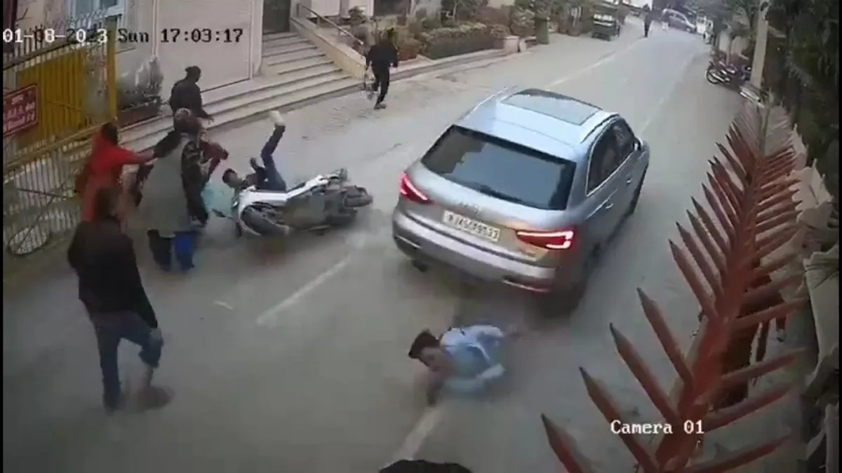 ससुराल वालों से विवाद के बाद सिक्योरिटा गार्ड को रौंदते हुए निकला ऑडी चालक