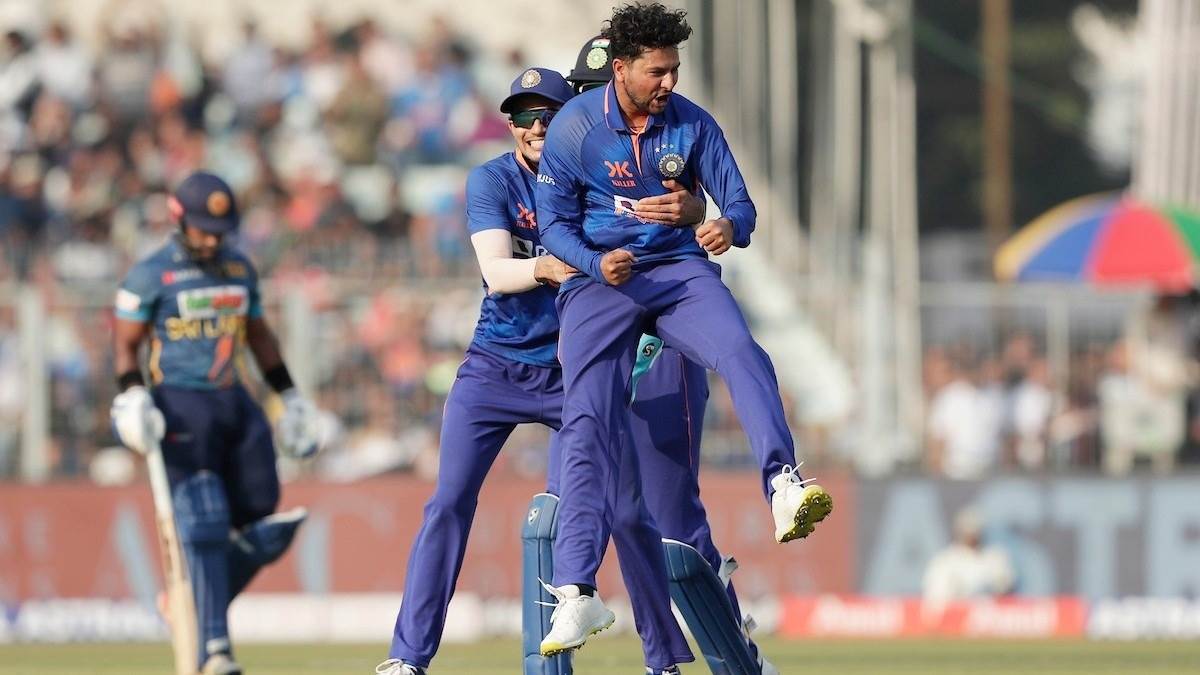 IND vs SL 2nd ODI Live Score: रोहित के चौके से भारतीय पारी की शुरुआत, श्रीलंका ने दिया है 216 रन का लक्ष्य