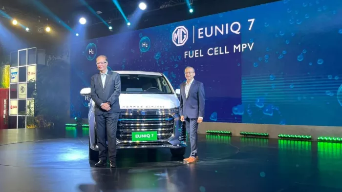 Auto Expo 2023 : MG showcases its Euniq 7 Hydrogen Cell MPV at Auto Expo