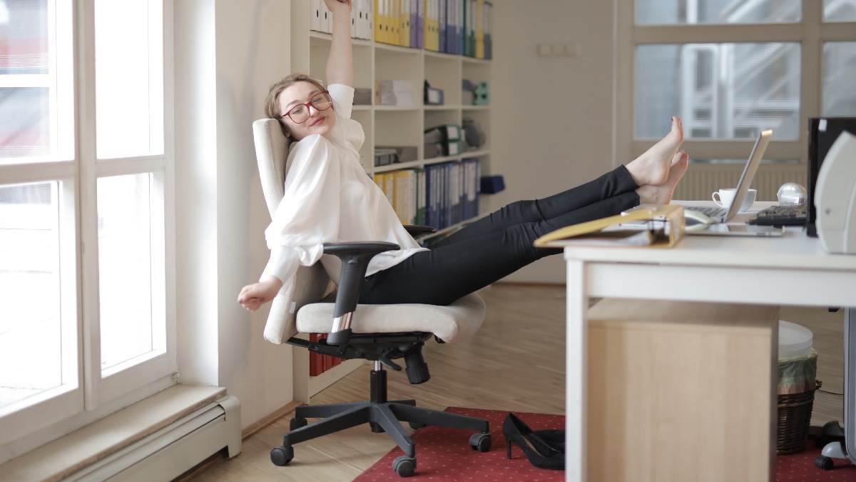Office Chairs Online: इन खास ऑफिस चेयर पर बैठकर काम करने से सेहत को होते हैं कई फायदे, यहां जाने फीचर्स