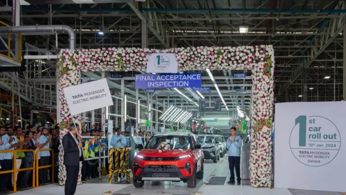 Tata Motors ने Sanand plant में शुरू किया Electric Cars का प्रोडक्शन।