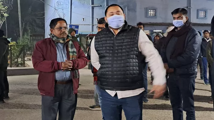 तेजस्वी यादव अचानक हाजीपुर के सदर अस्पताल पहुंचे (जागरण)