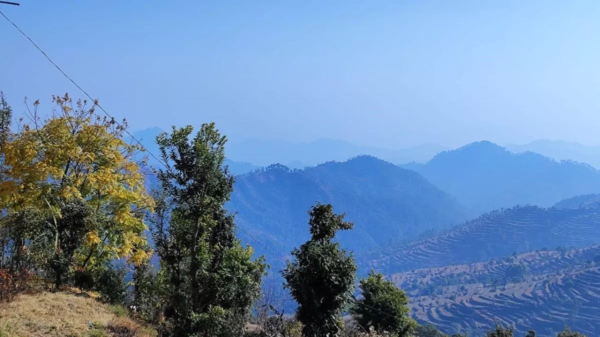 Uttarakhand Weather: अगले चार दिन ऐसा रहेगा उत्तराखंड का मौसम, कोहरे की चादर में लिपटी पहाड़ी