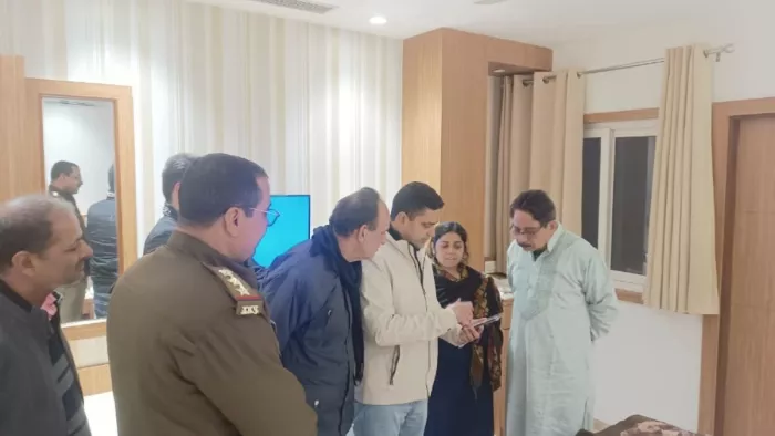 साइबर ठगों के जाल से पुलिस ने डॉक्टर की जान बचाई। (तस्वीर जागरण)