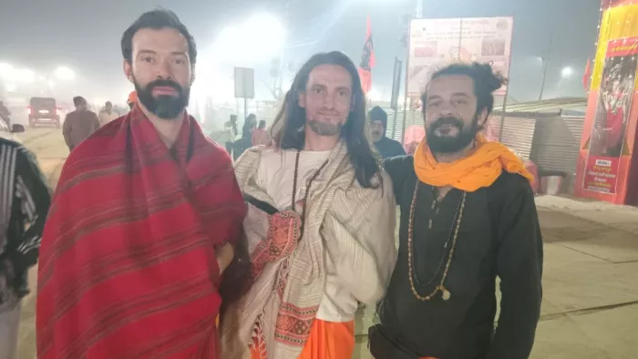 महाकुम्भ की भव्यता और व्यवस्था देख इटली के युवकों ने की तारीफ