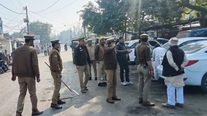 पुलिस लाइन में निरीक्षण करते पुलिस आयुक्त मोहित अग्रवाल : स्रोत पुलिस